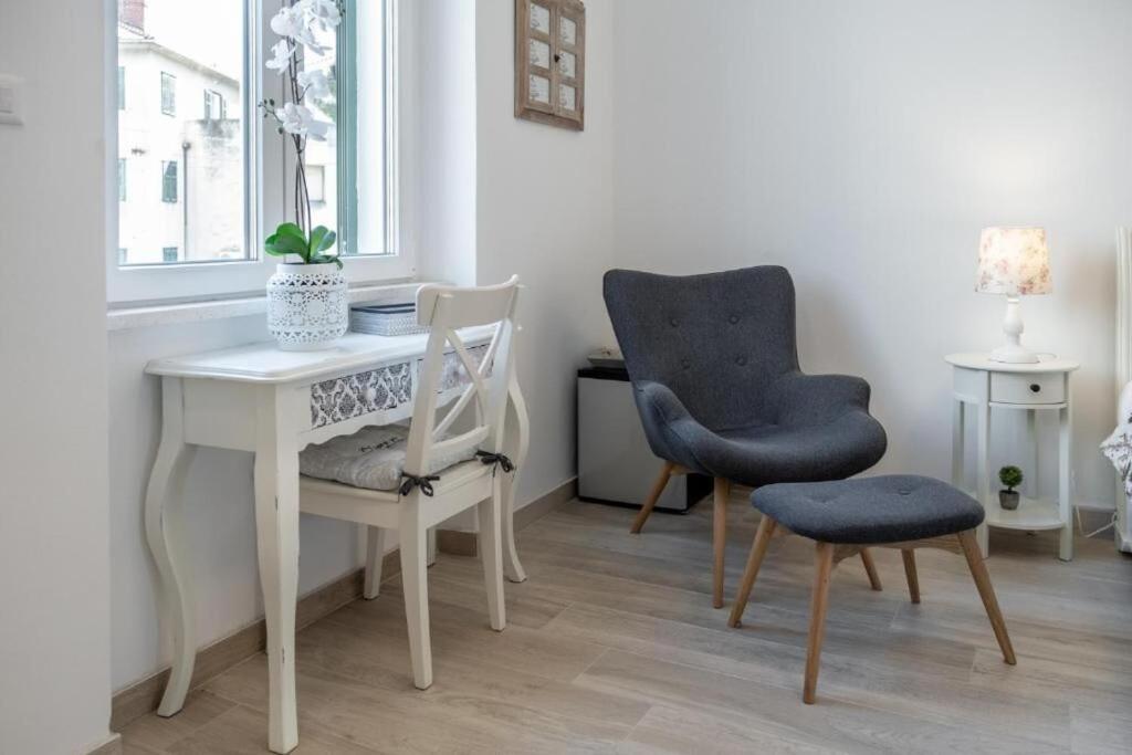 Apartments And Room Poesia Split Eksteriør billede