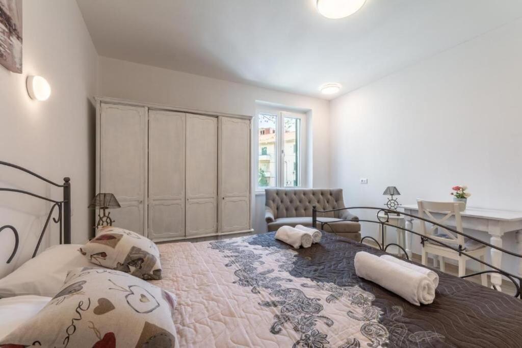 Apartments And Room Poesia Split Eksteriør billede