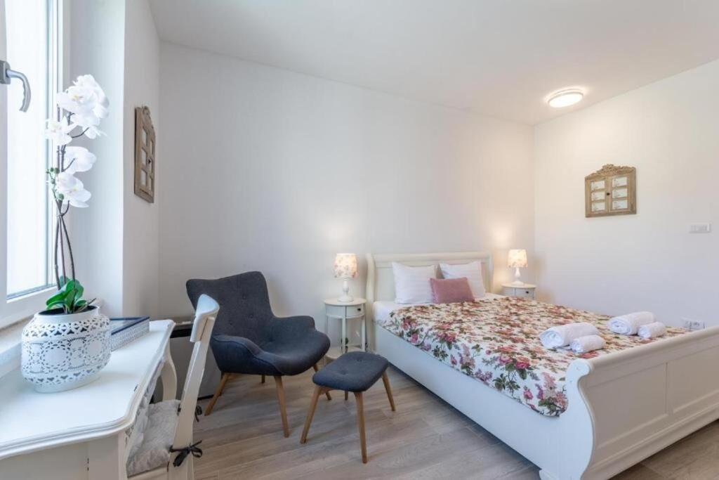 Apartments And Room Poesia Split Eksteriør billede