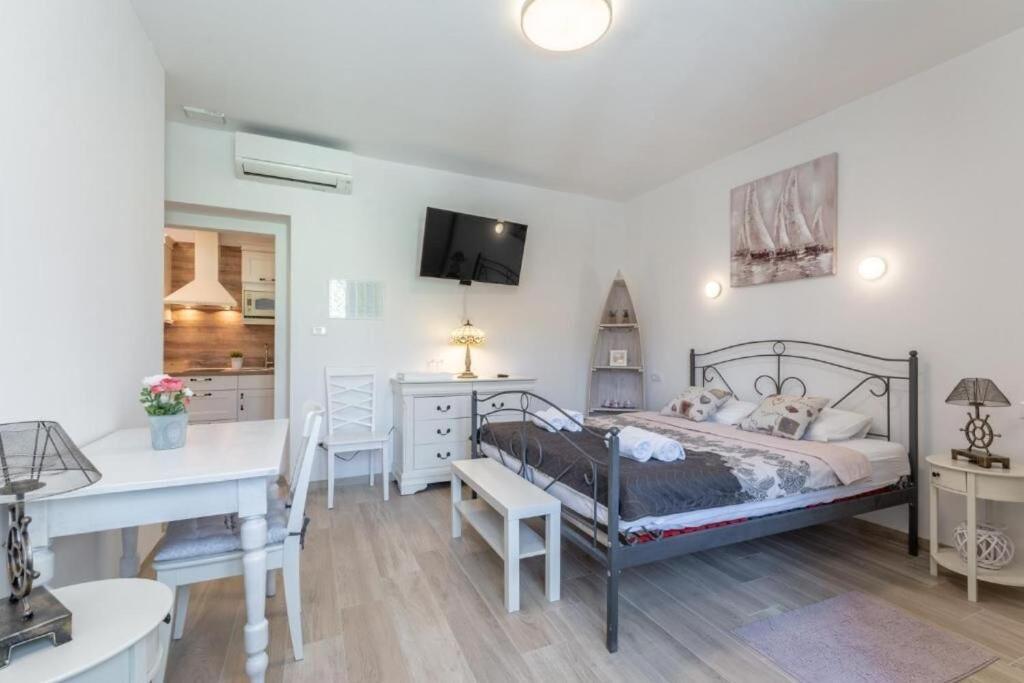 Apartments And Room Poesia Split Eksteriør billede